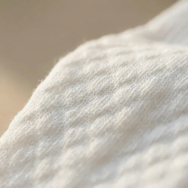 Närbild på bambusockans mjuka vita textur